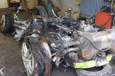 Siêu xe Lamborghini Huracan bán sắt vụn giá 7.000 USD