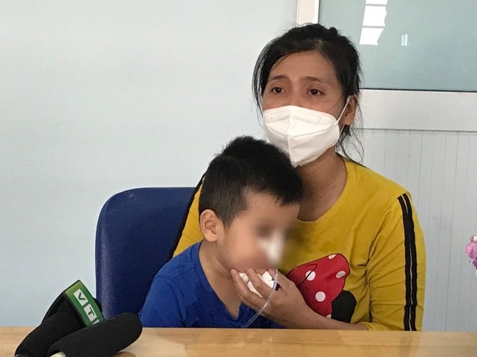Bé trai được các bác sĩ cứu sống. Ảnh: ĐH