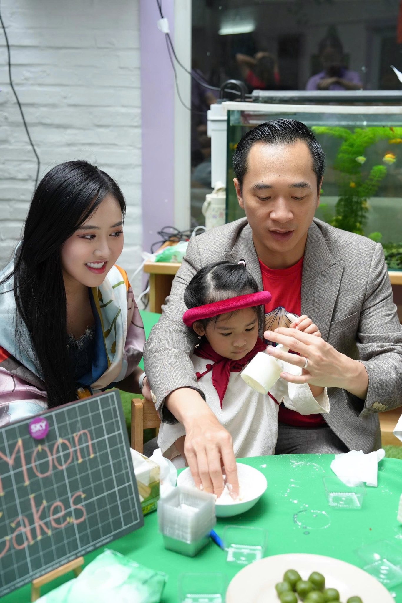 Á hậu Trúc Ny hé lộ cuộc sống viên mãn bên chồng doanh nhân và con 2 tuổi - 1