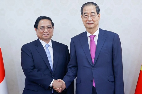 Thủ tướng đề nghị Hàn Quốc xem xét miễn thị thực cho công dân Việt Nam