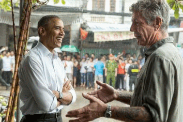 Những hình ảnh đáng nhớ về siêu đầu bếp Anthony Bourdain tại Việt Nam