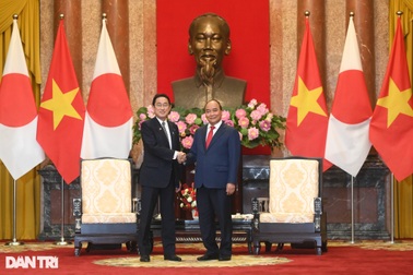 Chủ tịch nước Nguyễn Xuân Phúc tiếp Thủ tướng Nhật Bản