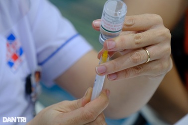 TPHCM đề nghị chấp thuận tiêm vaccine Pfizer cho trẻ 12-17 tuổi