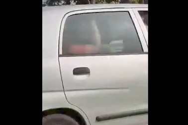 Sốc với clip bé trai 10 tuổi lái ô tô phóng như bay trên đường