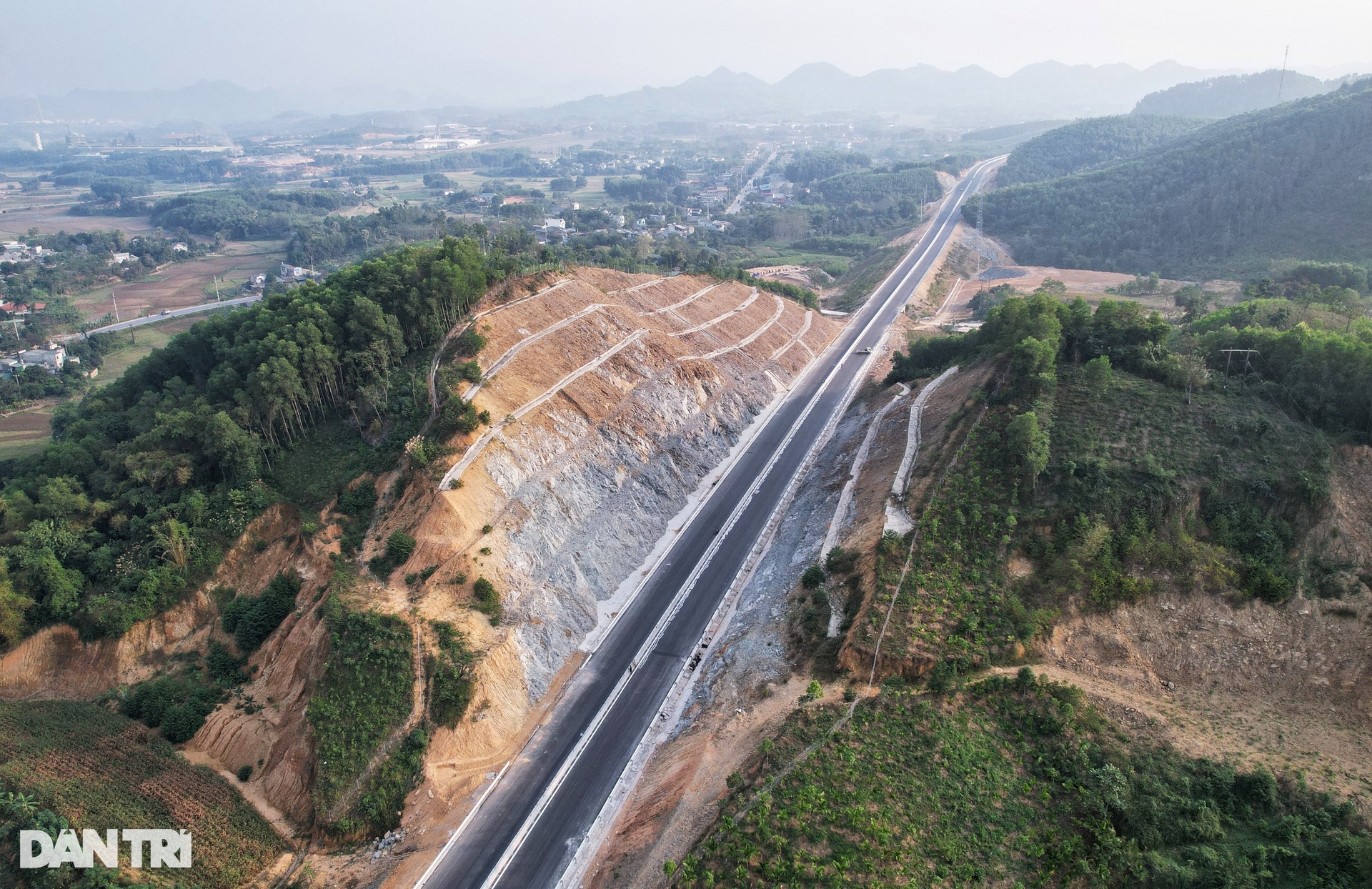 Toàn cảnh cao tốc Tuyên Quang - Phú Thọ sắp thông xe - 13 Toàn cảnh cao tốc Tuyên Quang - Phú Thọ sắp thông xe - 13