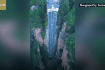 Thang máy ngoài trời bên vách đá cao nhất và tốc độ nhất thế giới