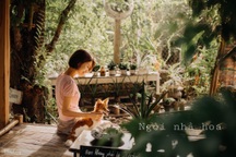 Cuộc sống bình yên trong căn nhà hoa giấy đậm chất thơ ở Huế