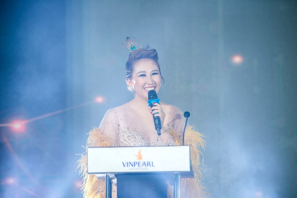 Thanh Duy Idol, Hồ Việt Trung hội tụ trong đêm tiệc kỷ niệm 3 năm mỹ phẩm Đông Anh - 4 Thanh Duy Idol, Hồ Việt Trung hội tụ trong đêm tiệc kỷ niệm 3 năm mỹ phẩm Đông Anh - 4