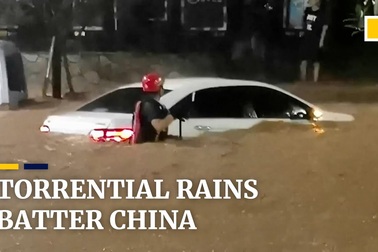 Lũ lụt cuốn phăng nhà cửa, cầu cống, Trung Quốc thiệt hại 27 triệu USD