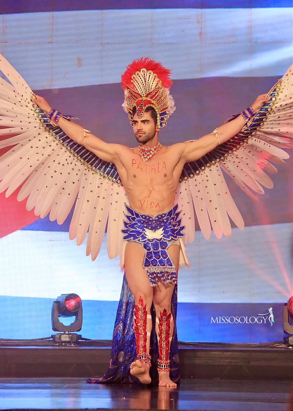 Loạt trang phục kiệm vải gây tranh cãi của thí sinh Nam vương Toàn cầu 2022 - 16