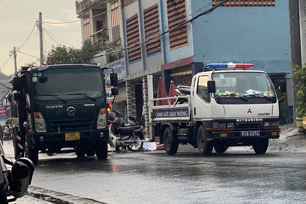 Bà lão 71 tuổi tử vong sau va chạm liên hoàn ở TPHCM - 1 Bà lão 71 tuổi tử vong sau va chạm liên hoàn ở TPHCM - 1