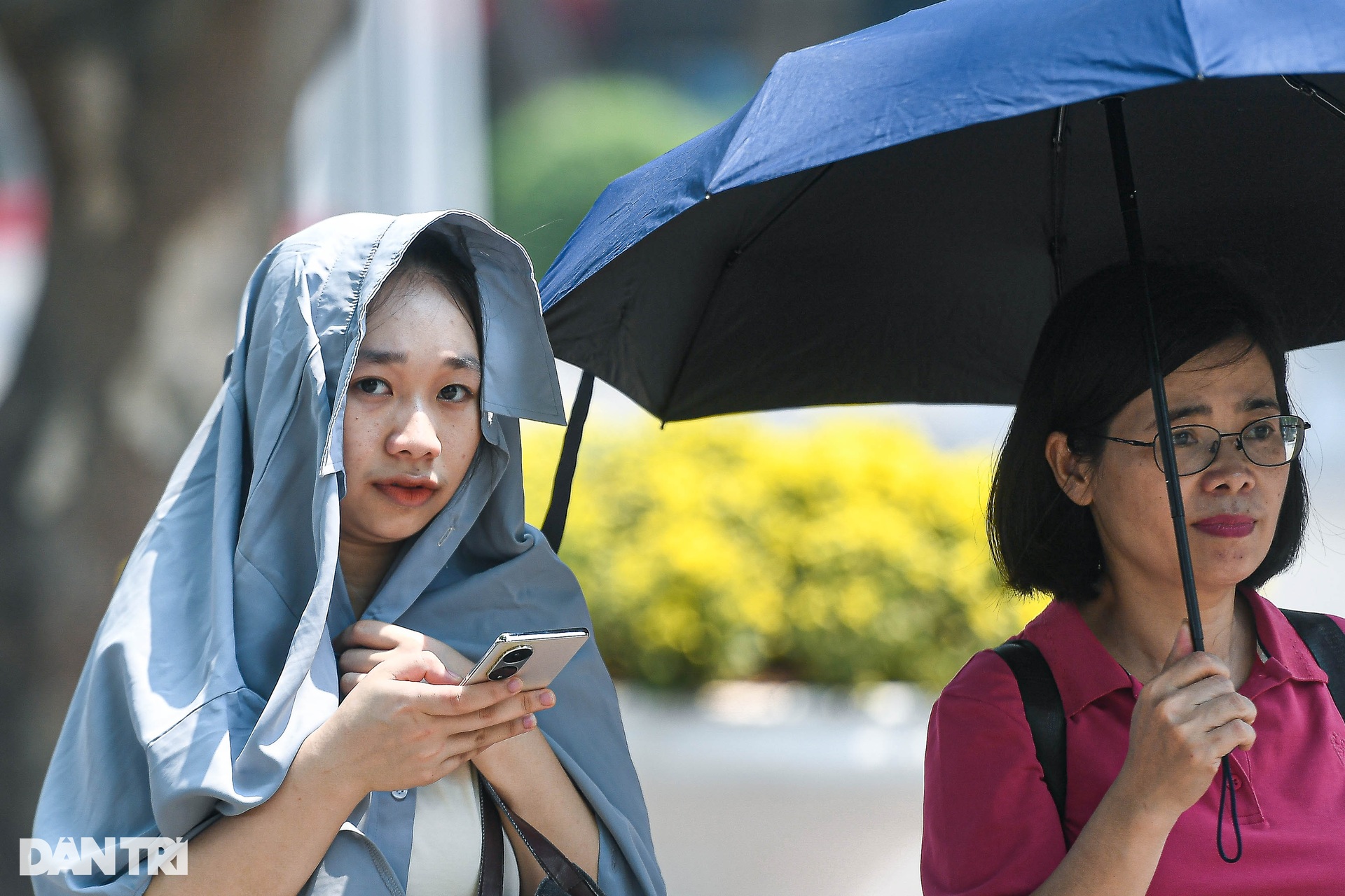 Nắng nóng gay gắt, người dân Thủ đô khổ sở ở các điểm vui chơi - 7 Nắng nóng gay gắt, người dân Thủ đô khổ sở ở các điểm vui chơi - 7