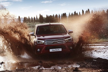 Toyota Hilux mới đến châu Âu, sẵn sàng về Việt Nam?