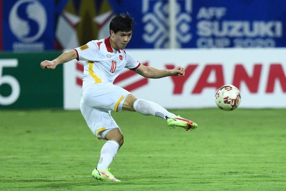 Pha ghi bàn của Công Phượng vào nhóm bàn thắng đẹp nhất lượt đầu AFF Cup - 1 Pha ghi bàn của Công Phượng vào nhóm bàn thắng đẹp nhất lượt đầu AFF Cup - 1
