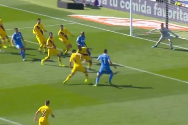 Luis Suarez tỏa sáng, Barcelona hạ Getafe và vươn lên nhì bảng La Liga