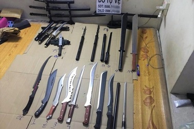 Đánh sập “đại lý” chuyên mua bán vũ khí thô sơ qua mạng