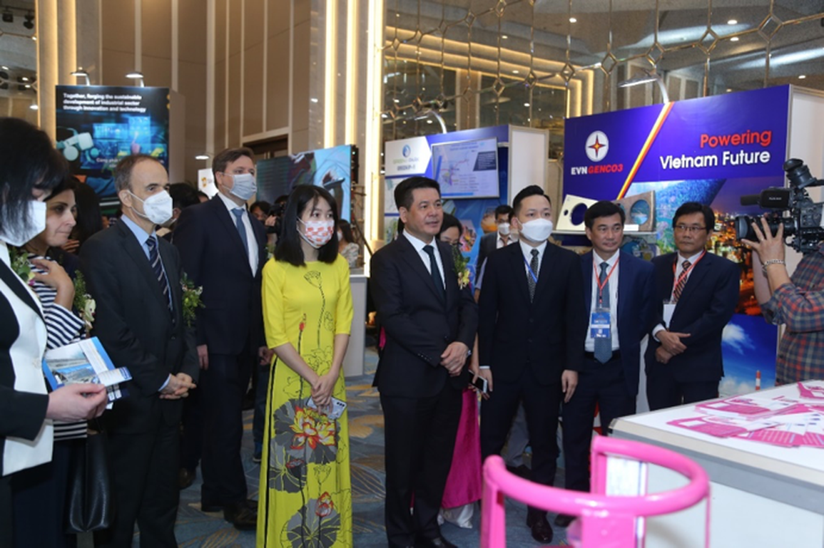 Đẩy mạnh quan hệ kinh tế, ngoại giao với châu Âu - châu Mỹ hướng tới phát triển bền vững đất nước - 3 Đẩy mạnh quan hệ kinh tế, ngoại giao với châu Âu - châu Mỹ hướng tới phát triển bền vững đất nước - 3