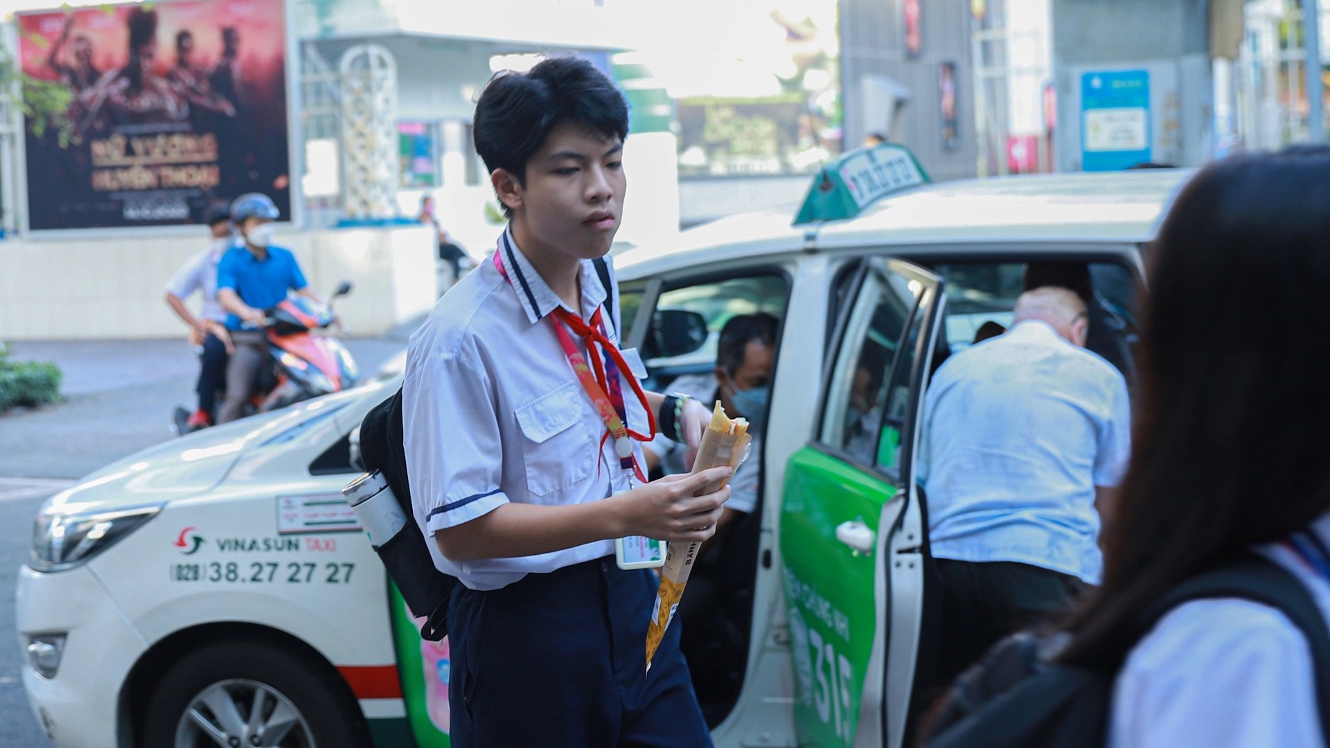 Học sinh TPHCM vào học trễ hơn: Nơi làm, nơi kẹt