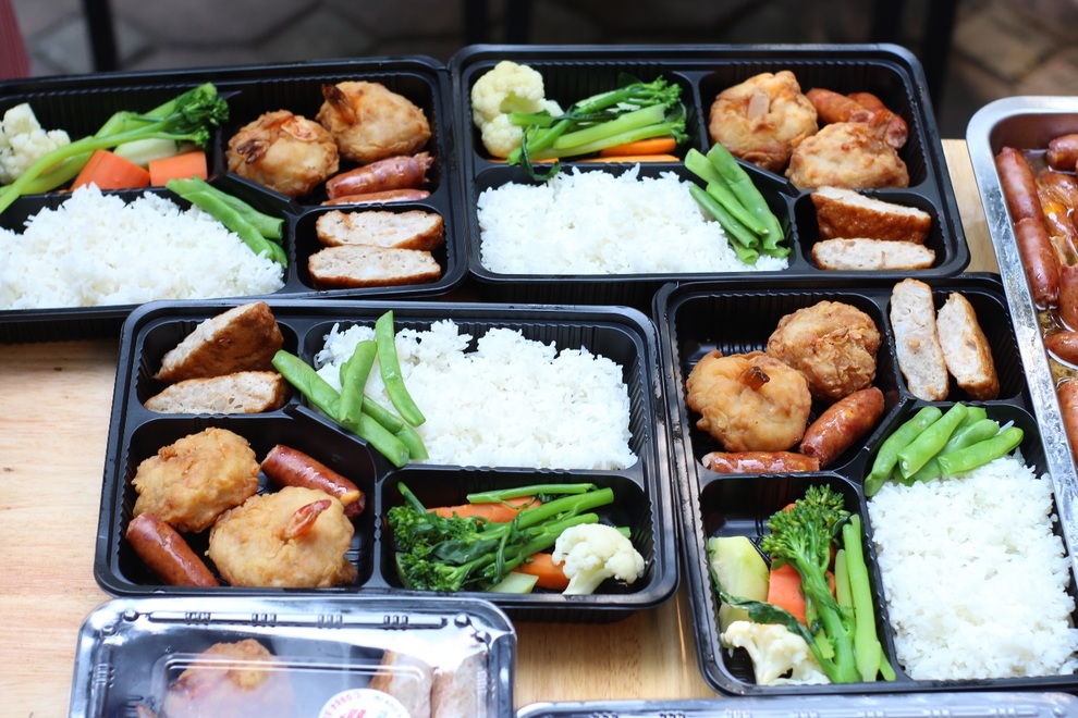 Ấm lòng những suất cơm 1.000 đồng giúp đỡ bệnh nhi ung thư ở Hà Nội - 6 Ấm lòng những suất cơm 1.000 đồng giúp đỡ bệnh nhi ung thư ở Hà Nội - 6