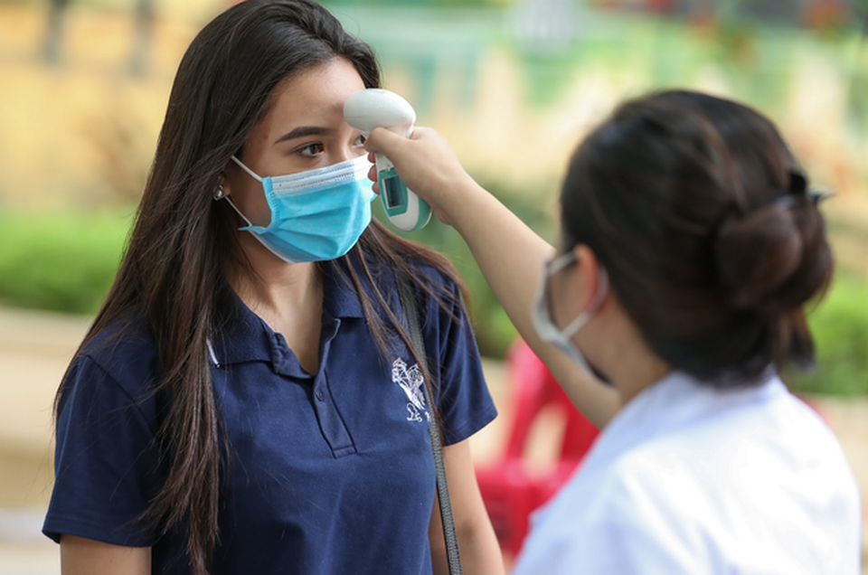 Hà Nội: Giáo viên, học sinh phải đeo khẩu trang từ nhà đến trường - 1 Hà Nội: Giáo viên, học sinh phải đeo khẩu trang từ nhà đến trường - 1
