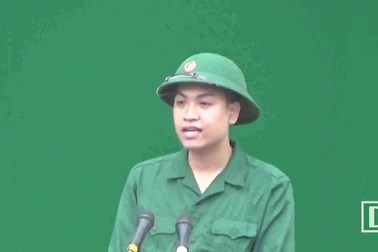 Trước lúc lên đường, tân binh khóc nghẹn khi đọc thơ động viên mẹ