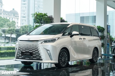 Lexus tiếp tục hạ giá xe hybrid, giảm hàng trăm triệu đồng
