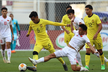 Malaysia tố cáo U23 Việt Nam, chỉ trích trọng tài thiên vị
