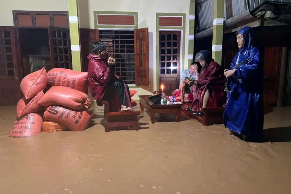 Nhiều nơi ở miền Bắc và miền Trung mưa to đến rất to - 1 Nhiều nơi ở miền Bắc và miền Trung mưa to đến rất to - 1