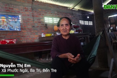 Cám cảnh mẹ già ngoài 80 tuổi còn phải còng lưng nuôi 2 con tâm thần