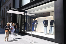 Mua túi hàng hiệu là một cách giữ tiền trong lạm phát