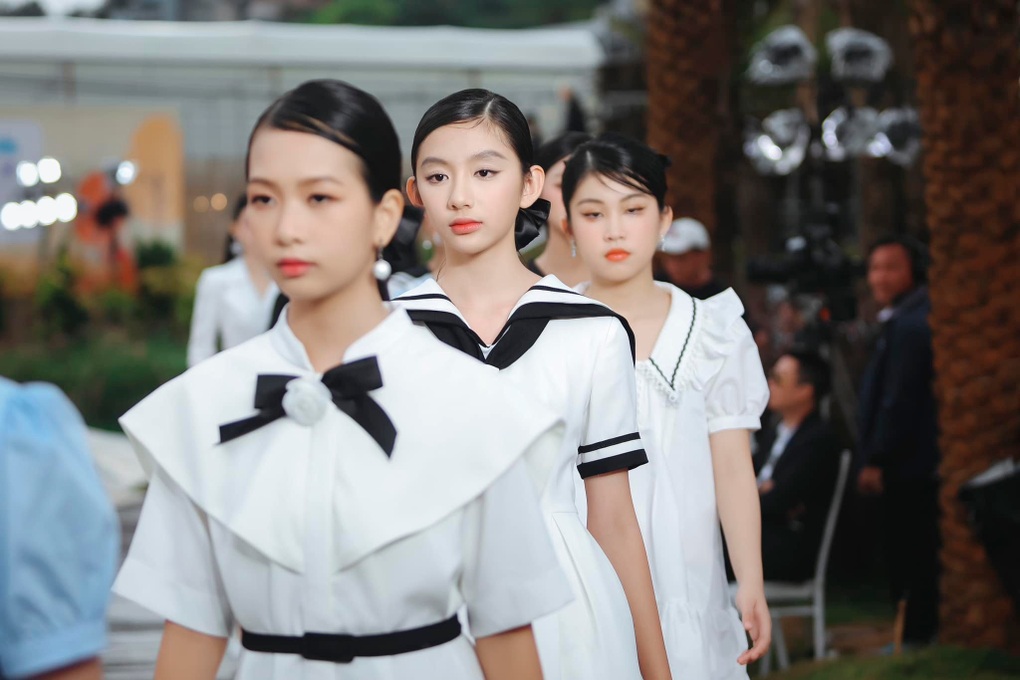 Con gái Hoa hậu Ngọc Diễm: 13 tuổi cao 1,67m, nhan sắc trong veo - 11 Con gái Hoa hậu Ngọc Diễm: 13 tuổi cao 1,67m, nhan sắc trong veo - 11