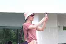 Người dân phấn khích khi nhìn tiêm kích bay tập luyện ở trung tâm TPHCM