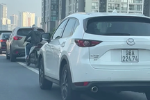 "Tắc đường, không đi vào làn khẩn cấp thì lỡ hết việc?"