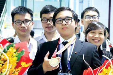 Chàng trai vàng Hóa học tham dự Đại hội Đảng