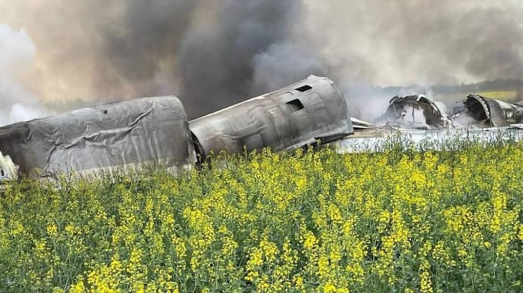 Ukraine bắn rơi oanh tạc cơ sâu 300km trong lãnh thổ Nga - 1 Ukraine bắn rơi oanh tạc cơ sâu 300km trong lãnh thổ Nga - 1