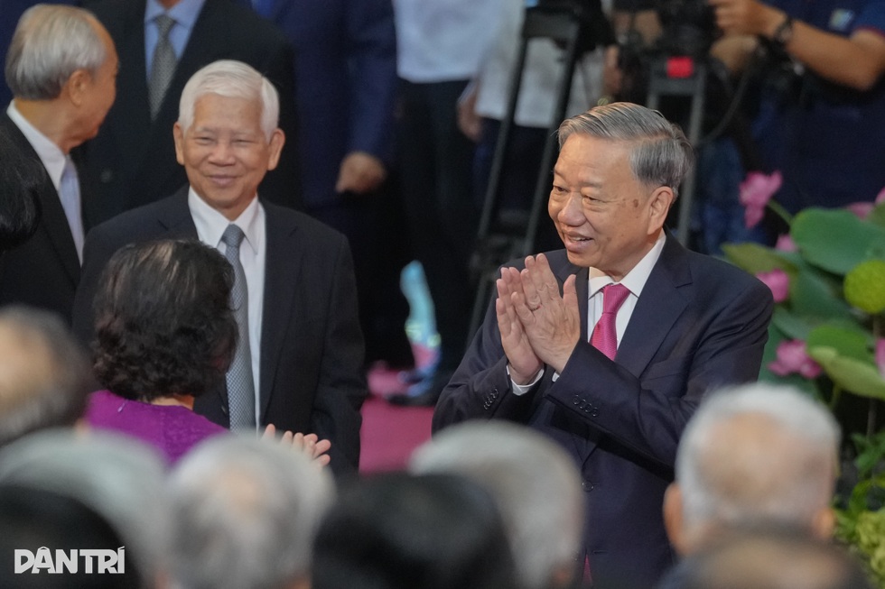 Tổng Bí thư Tô Lâm: Cả dân tộc cùng vươn tới tương lai rực rỡ - 3 Tổng Bí thư Tô Lâm: Cả dân tộc cùng vươn tới tương lai rực rỡ - 3