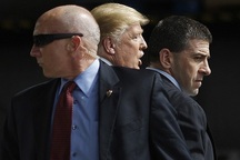 “Chim mồi” và lính bắn tỉa bảo vệ Tổng thống Trump tới Singapore