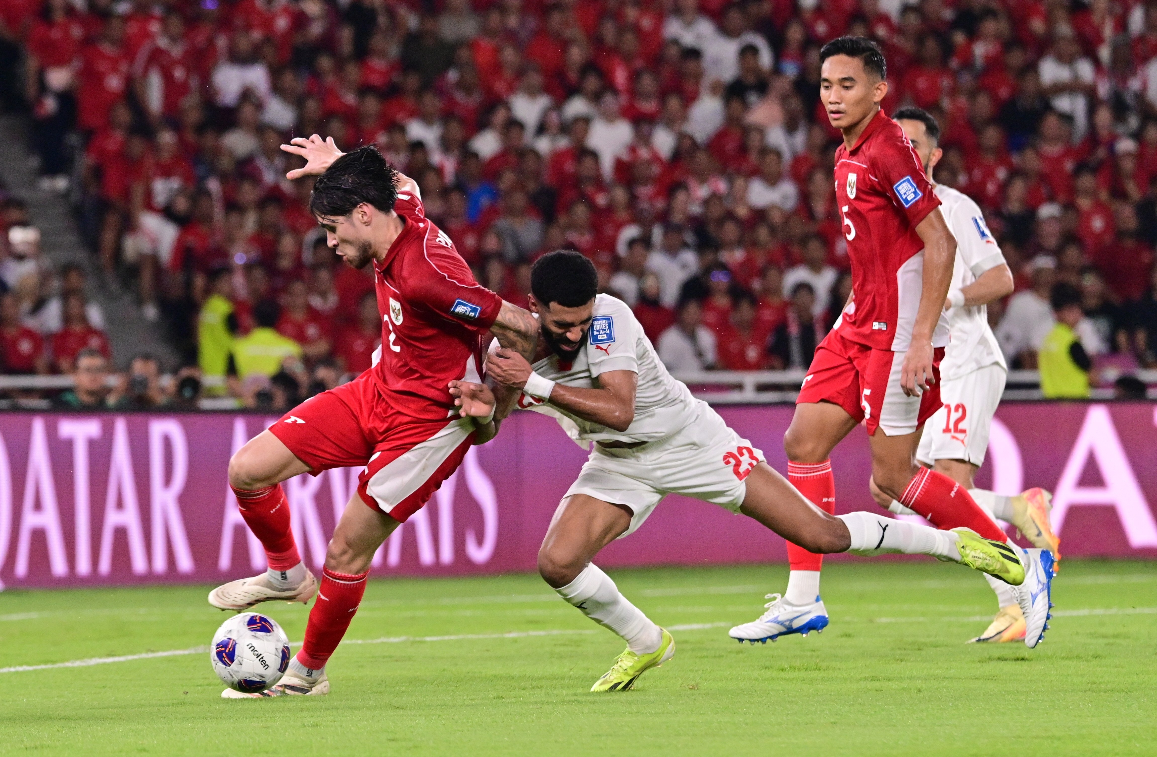 Tuyển Indonesia sống lại giấc mơ World Cup: HLV Kluivert không hề bất tài