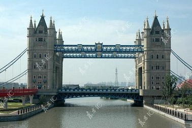 Trung Quốc “nhái” cầu Tháp London nổi tiếng của Anh 