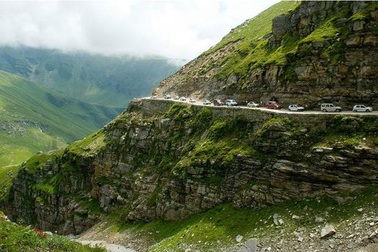 Rợn người trước những cung đường nguy hiểm nhất thế giới