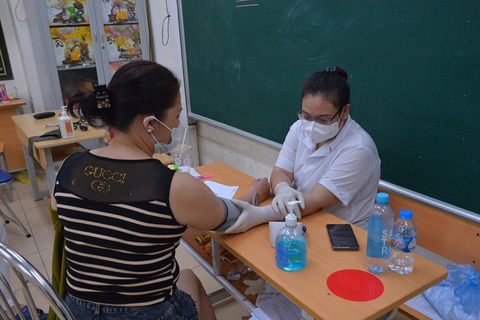 Hà Nội: Thần tốc, triển khai lấy mẫu xét nghiệm, tiêm Vaccien cả ngày và đến tối muộn - Ảnh 6.