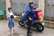 Kinh doanh online mùa dịch phải nịnh shipper như người yêu