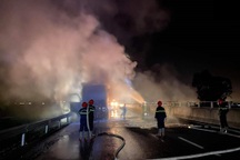 Xe đầu kéo bốc cháy dữ dội trên cao tốc Đà Nẵng - Quảng Ngãi