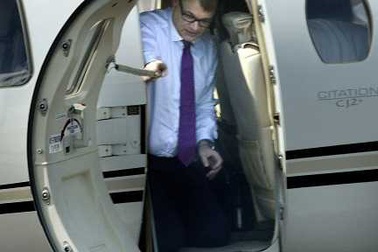 Thủ tướng Phần Lan tự lái máy bay để tiết kiệm ngân sách