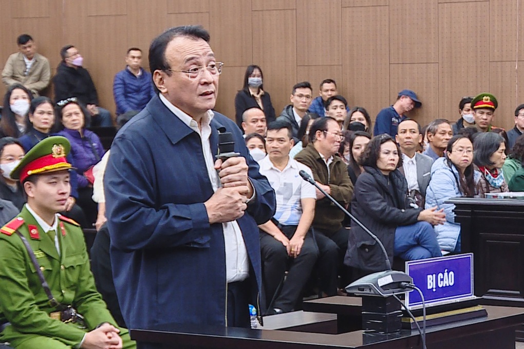 Luật sư nêu nhiều tình tiết xin giảm án cho cha con chủ tịch Tân Hoàng Minh - 1 Luật sư nêu nhiều tình tiết xin giảm án cho cha con chủ tịch Tân Hoàng Minh - 1