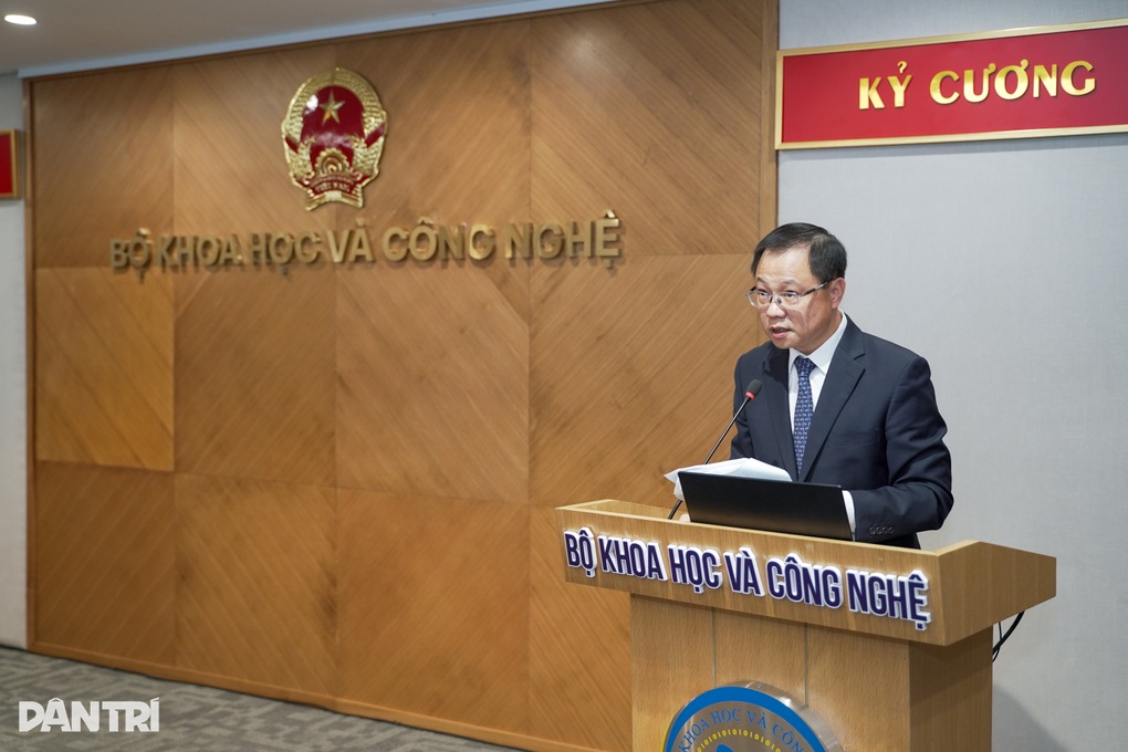 A tecnologia reduz o trabalho administrativo, aproximando os funcionários da comuna da população - 2 Công nghệ giảm tải việc hành chính để cán bộ xã gần dân hơn - 2