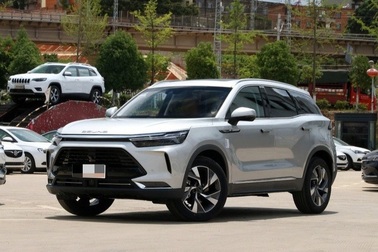 Xe con Trung Quốc "đổ bộ" vào Việt Nam: Nhiều người mừng, lắm kẻ lo!