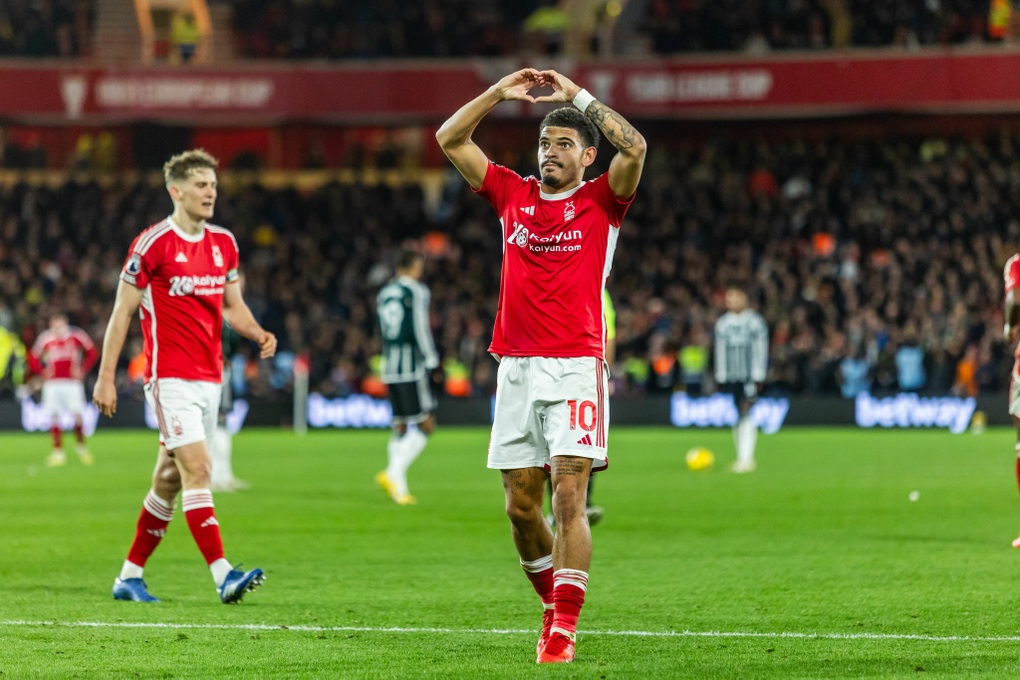 Man Utd nhận trái đắng trên sân Nottingham Forest - 3 Man Utd nhận trái đắng trên sân Nottingham Forest - 3