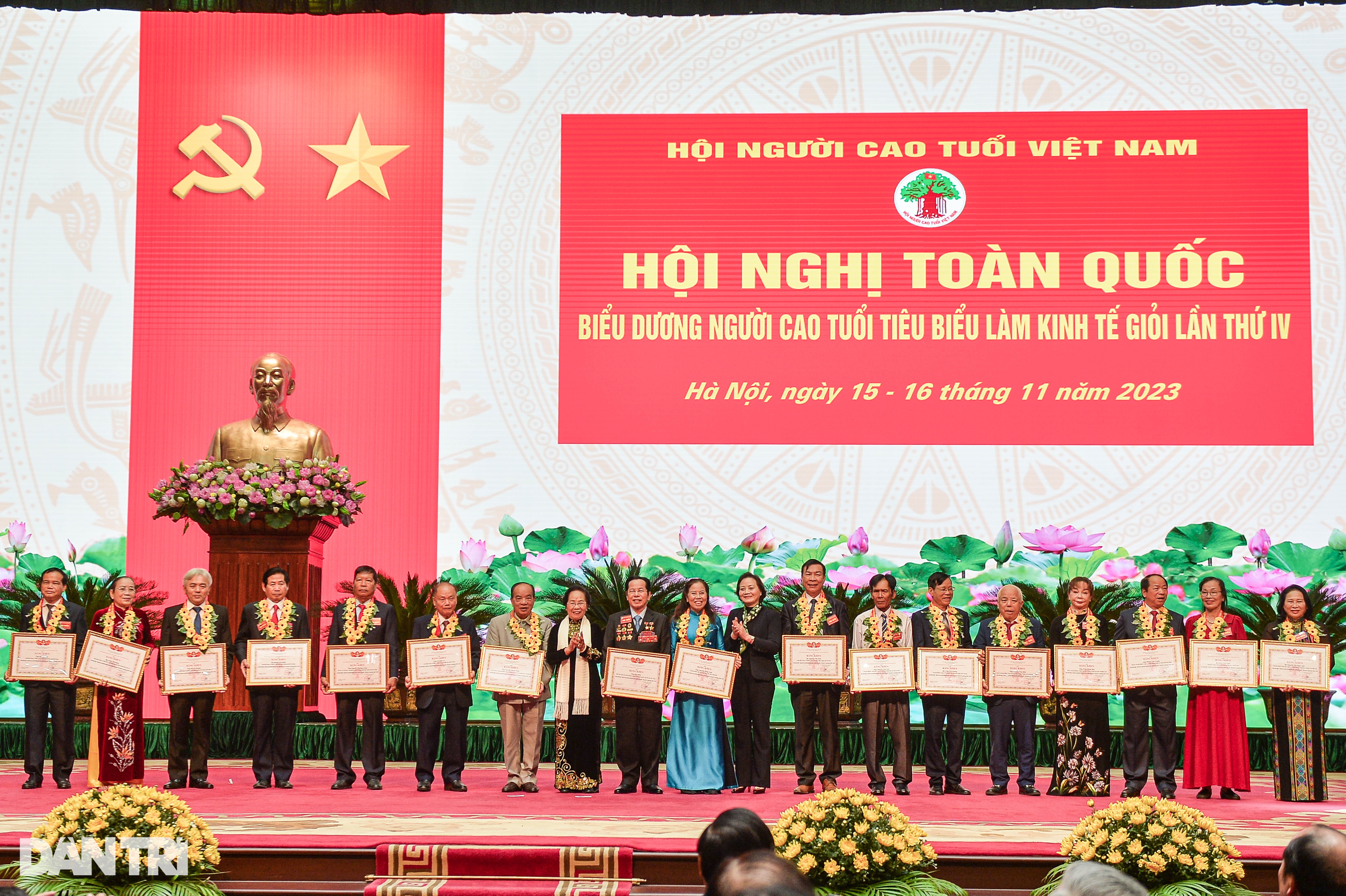 Thủ tướng: Người cao tuổi là chỗ dựa vững chắc cho các thế hệ con cháu - 2 Thủ tướng: Người cao tuổi là chỗ dựa vững chắc cho các thế hệ con cháu - 2