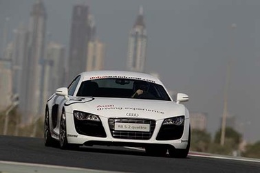 Mua xe Audi được đi Dubai học lái xe